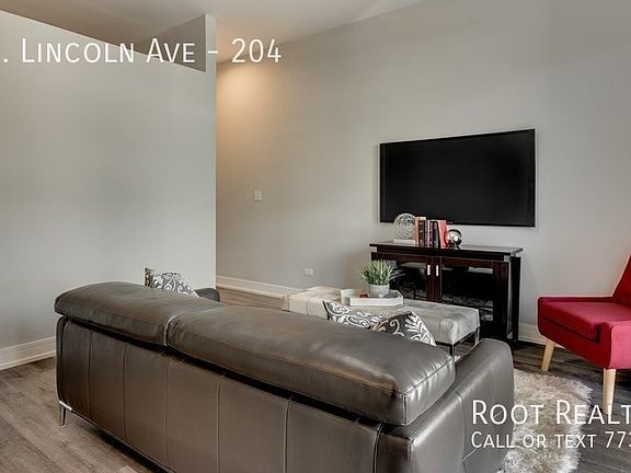 2nd image of 3220 N Lincoln Ave #204