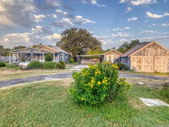 217 CR 373, Uvalde, TX 78801