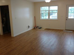 60 1/2 E Fort St, Farmington, IL 61531