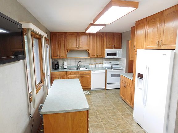 5th image of 7019 Longmeadow Ln