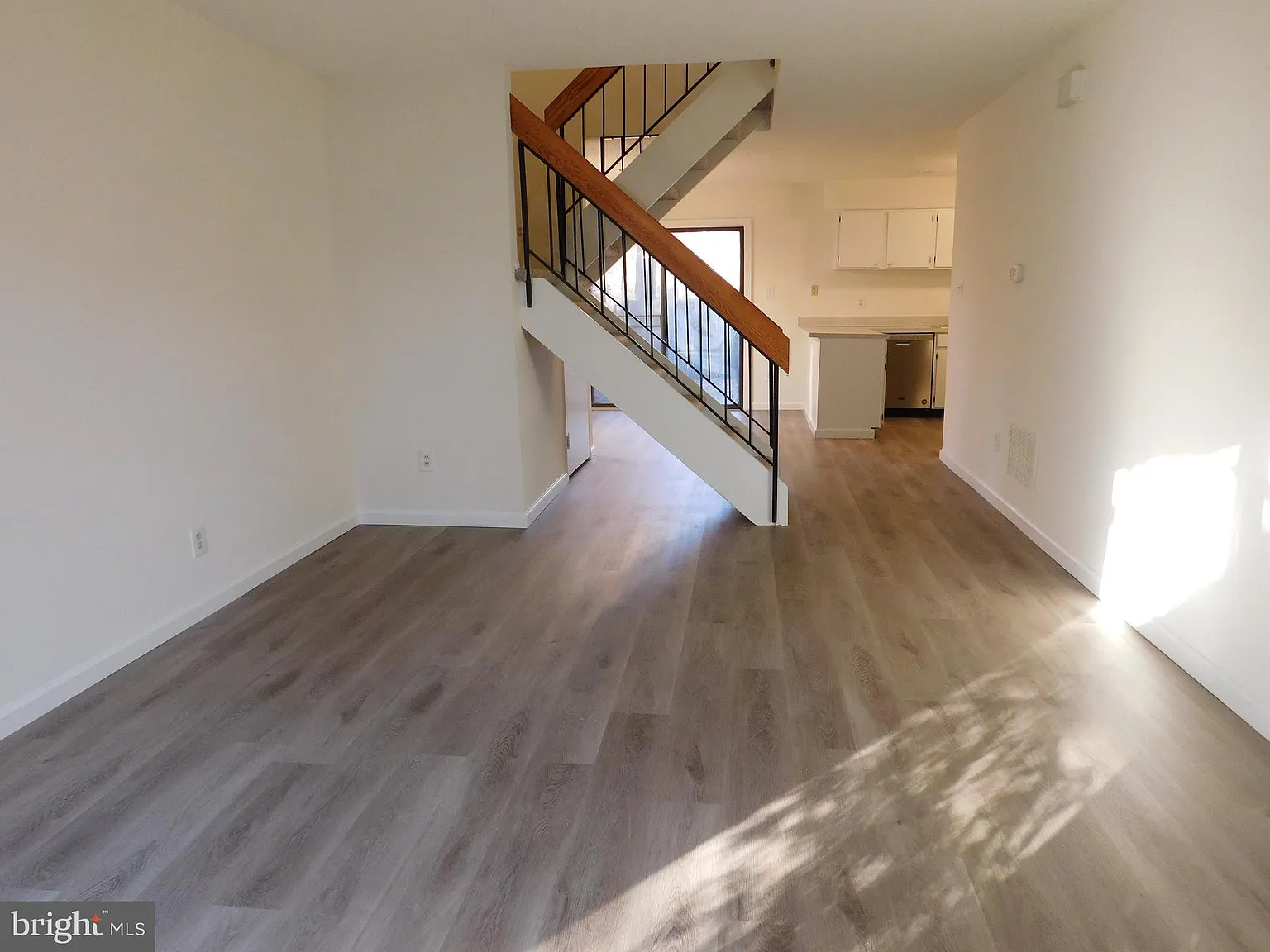 3 bed, 2.5 bath, 1197 sqft, $2,650 — Photo 2