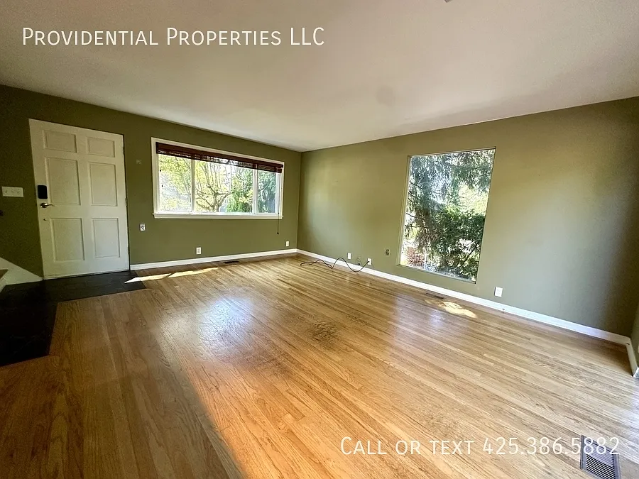 4 bed, 2200 sqft, $4,400 — Photo 2
