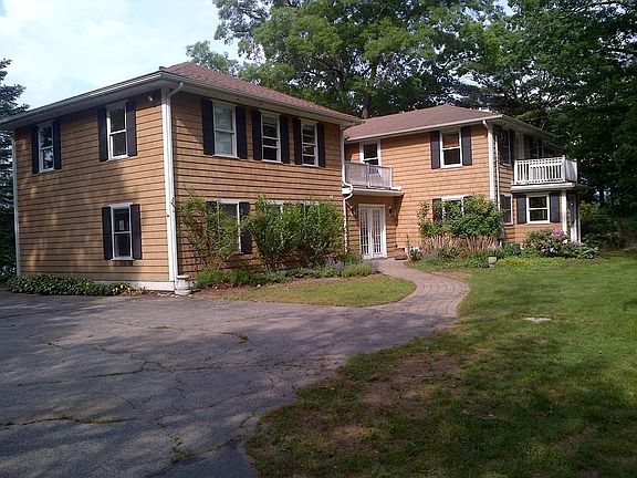 3rd image of 15 Lakeside Dr