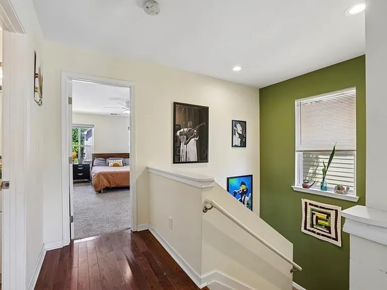 744 Garibaldi St SW — Photo 8