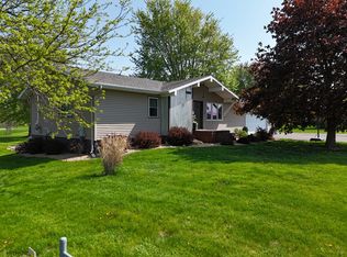 3974 E Cedarville Rd, Dakota, IL 61018