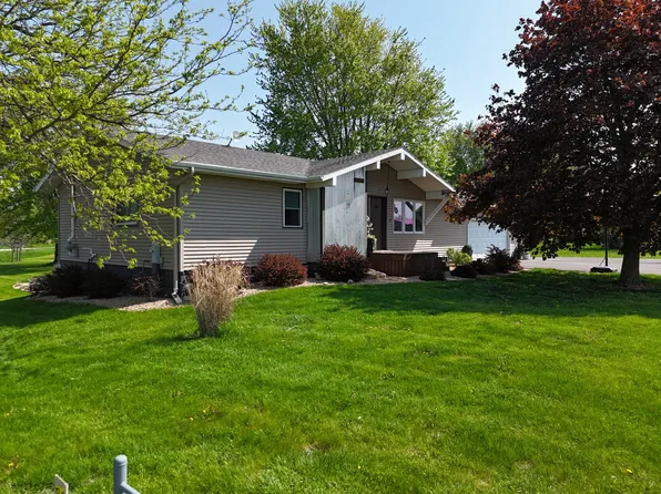 3974 E Cedarville Rd, Dakota, IL 61018