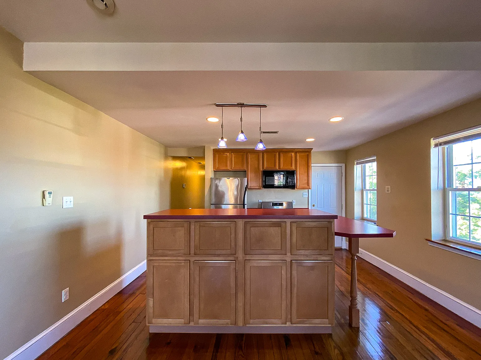 2 bed, 1000 sqft, $1,950 — Photo 4