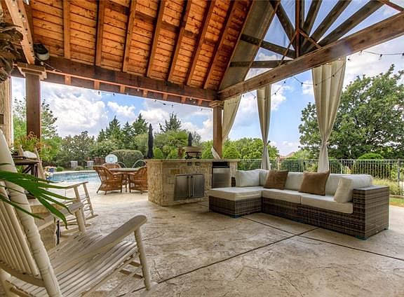 3rd image of 5371 Lago Vista Ln