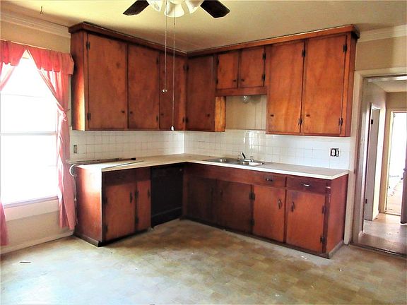 4th image of 2408 Brewster St