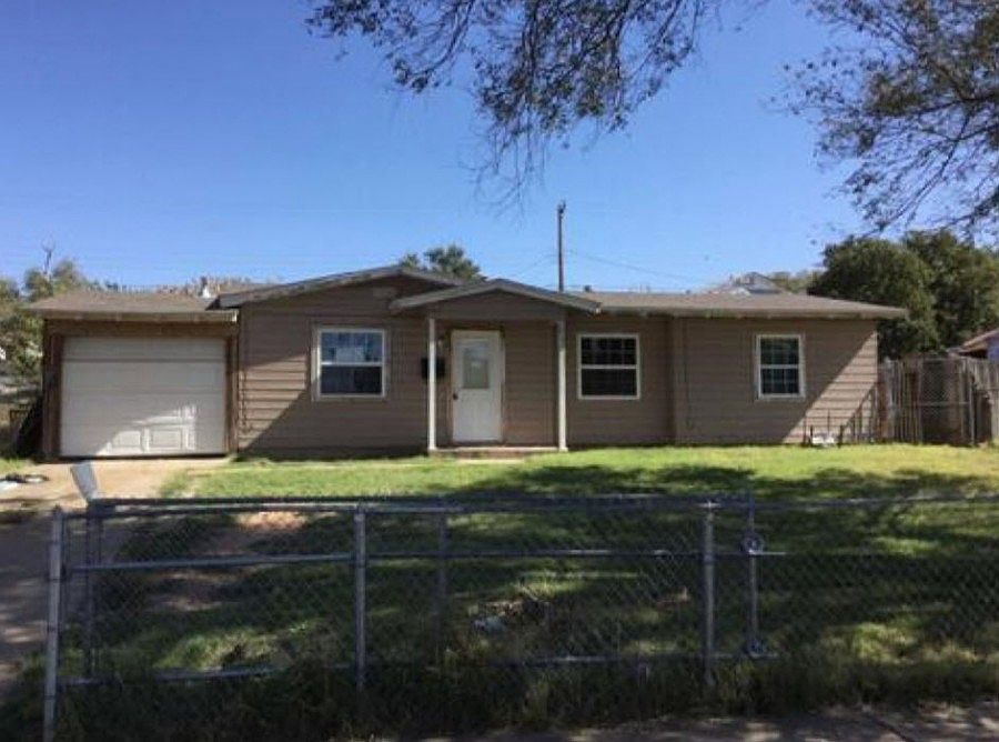 1st image of 2412 Oak Dr