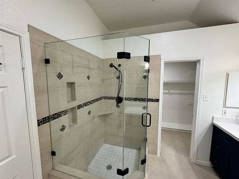 1718 Berkoff Dr — Photo 37