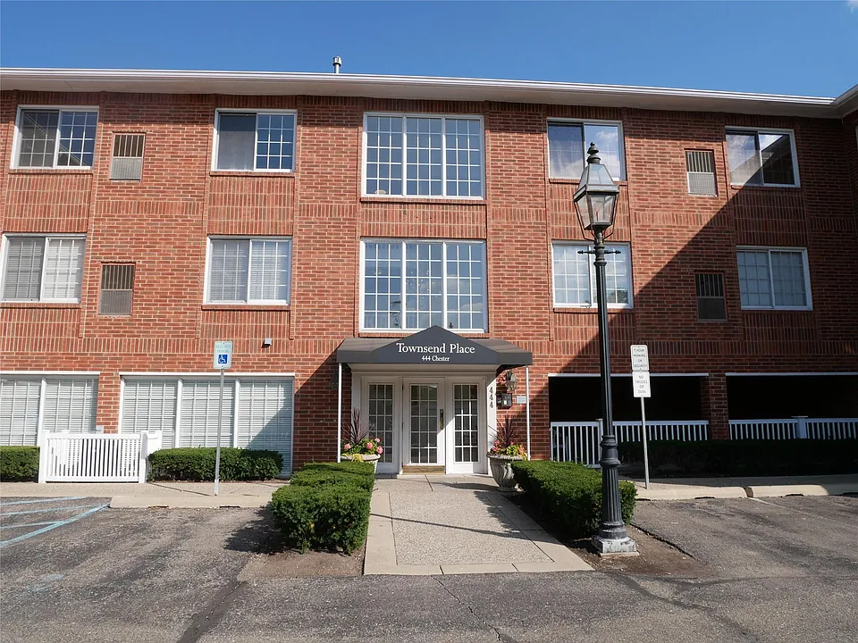 444 S Chester St #413