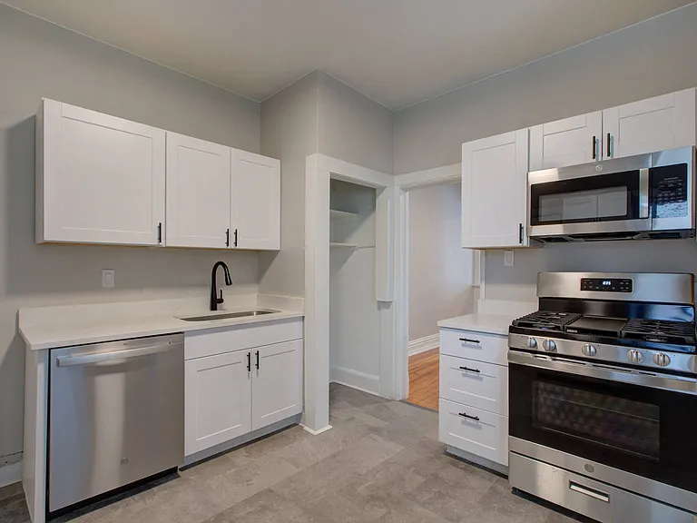 227 N Pearl St — Photo 6
