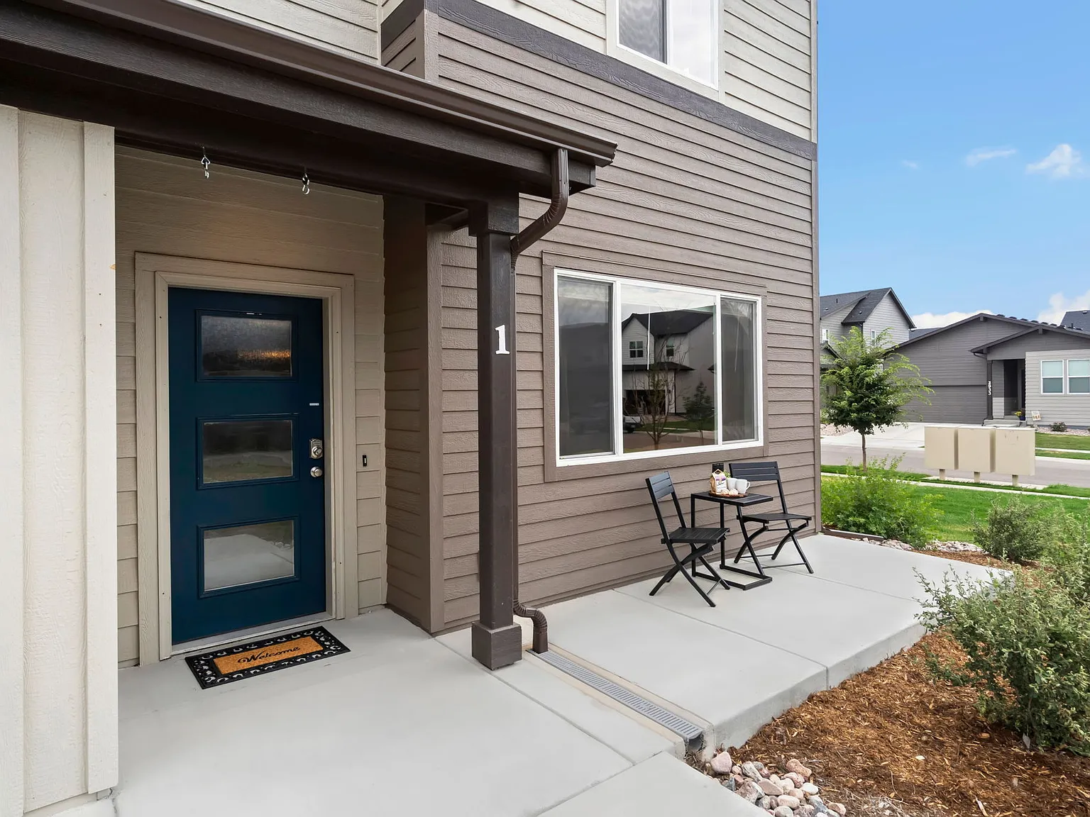 3 bed, 2.5 bath, 1716 sqft, $3,495 — Photo 2