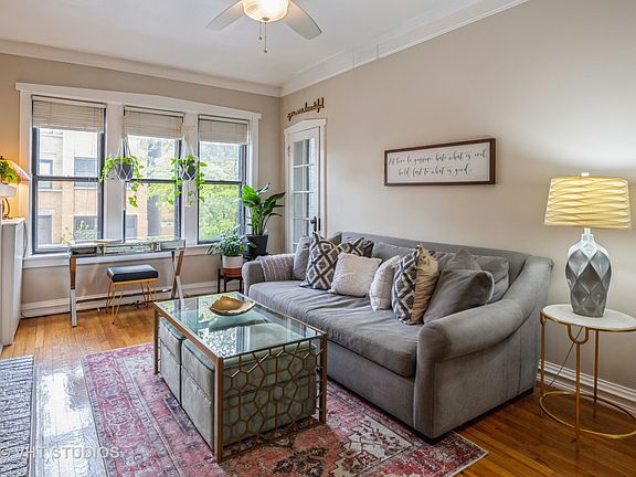3rd image of 1509 W Cornelia Ave #2