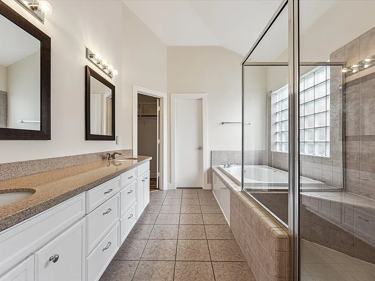9829 Riddlelink Ln — Photo 10