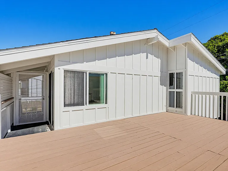 3733 Riviera Dr — Photo 27