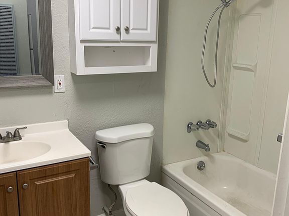 5th image of 446 E Acacia St #1