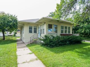 836 Cottage Ave E, Saint Paul, MN 55106