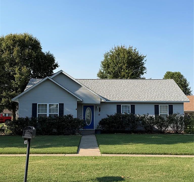 1st image of 1215 Cherokee Cir