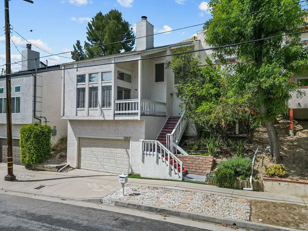 4 bed, 3.0 bath, 2188 sqft, $4,500 — Photo 3