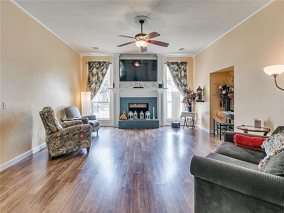 5th image of 1613 SW 128th Pl