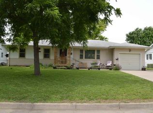 809 N B St, Herington, KS 67449
