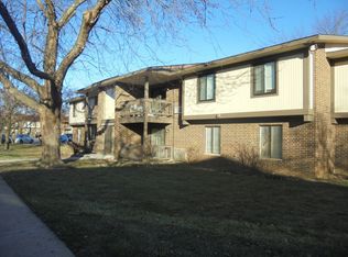 566 Somerset Ln APT 4, Crystal Lake, IL 60014