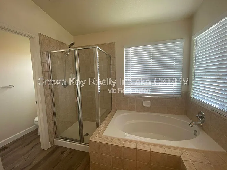 767 Bishop St — Photo 23
