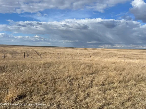 9520 7th St SW, Dunn Center, ND 58626