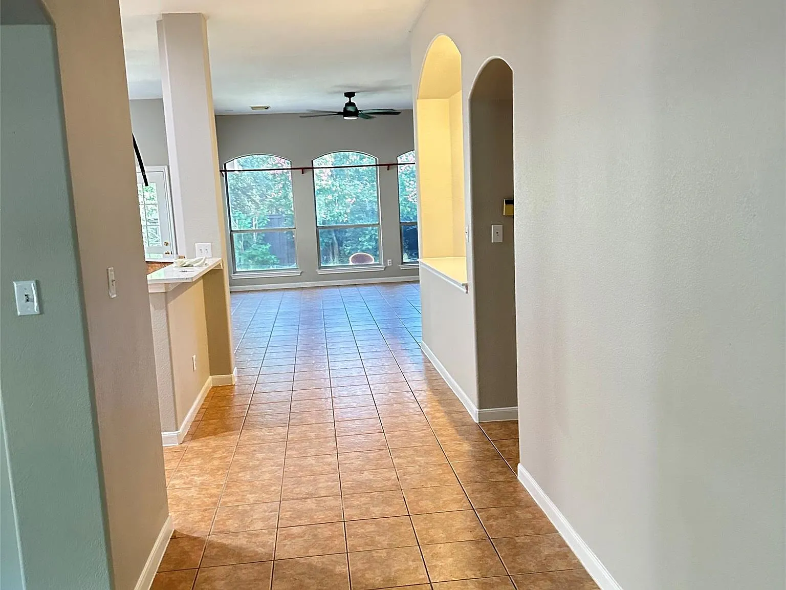 4 bed, 2.5 bath, 2453 sqft, $2,400 — Photo 3