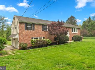 15 Hickory Ln, Malvern, PA 19355