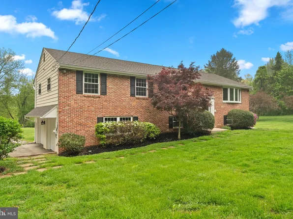 15 Hickory Ln, Malvern, PA 19355