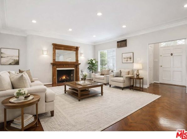 110 N Flores St