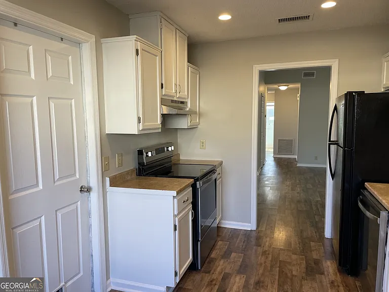 403 Fairfield Ct — Photo 6