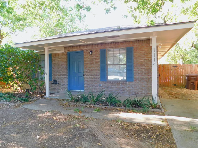 1114 E Mulberry St — Photo 4