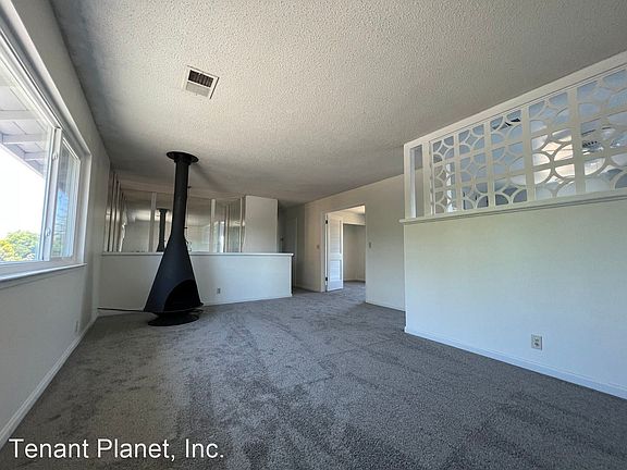 3rd image of 5476 Starcrest Dr