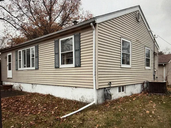 801 E McKinley St, Pontiac, IL 61764