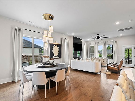 4th image of 3783 Dahlia Way