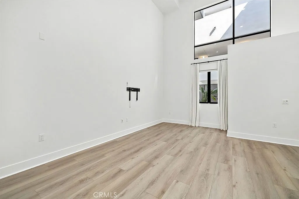 2 bed, 1543 sqft, $5,700 — Photo 4