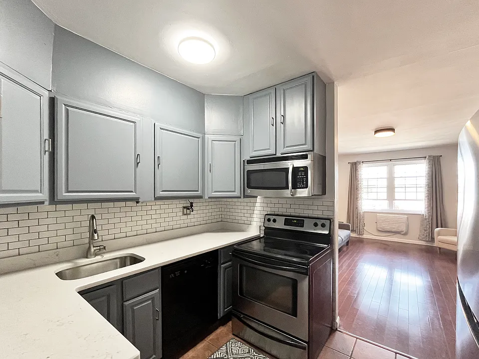 356 Palisade Ave #4C