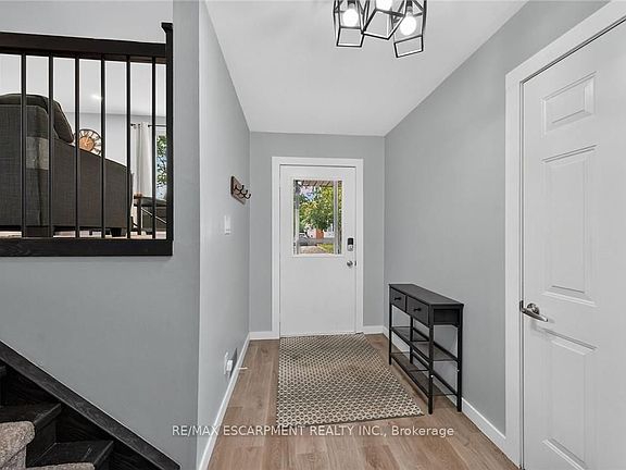 5th image of 15 Miller Cres