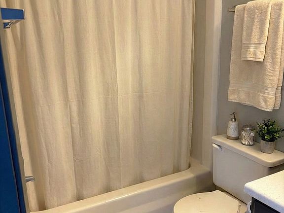 5th image of 130 Sherwood Ct #2