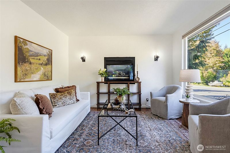 3rd image of 3326 Lakeway Drive