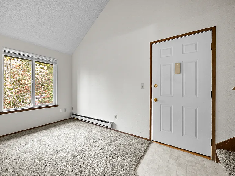 Westlakes Apartments — Photo 36