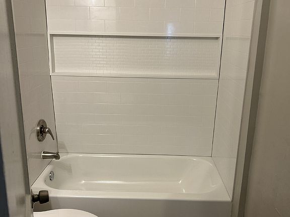 5th image of 2412 Forest Ave #2412