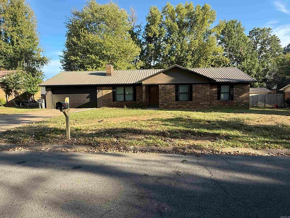 1st image of 16 Whippoorwill Dr