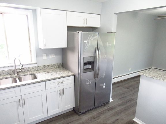 5th image of 7935 W 92nd St APT 3A