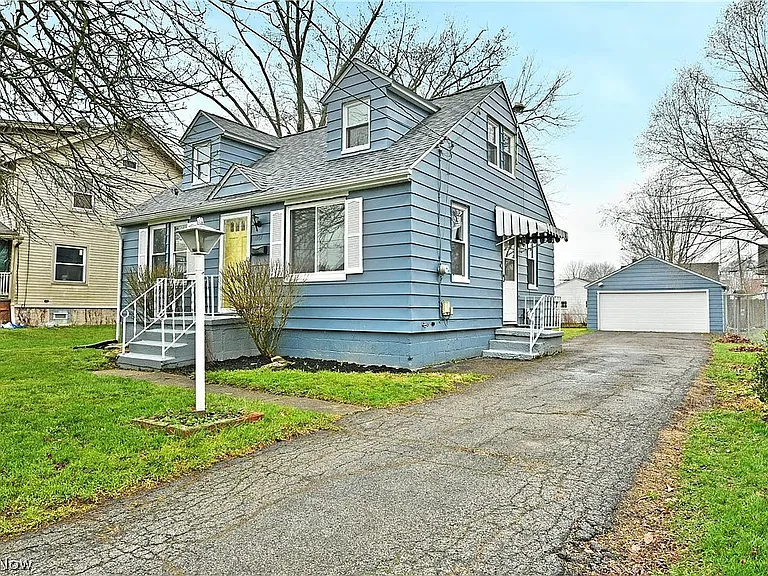 1787 Bonnie Brae Ave NE — Photo 2