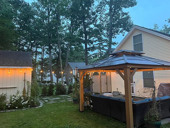 New cedar gazebo with lights,swings, solo stove, outdoor shower